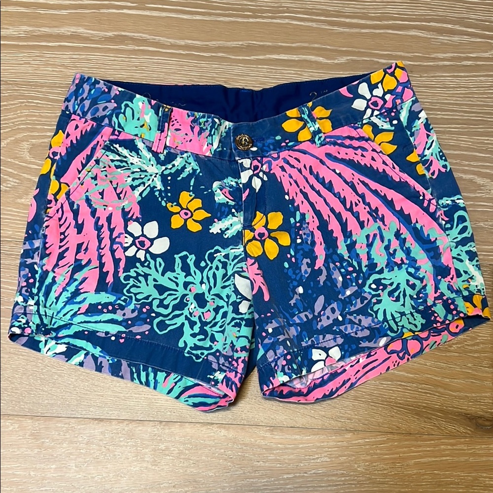 Lilly Pulitzer Callahan shorts in the Tidal Wave Pans Garden print size 2